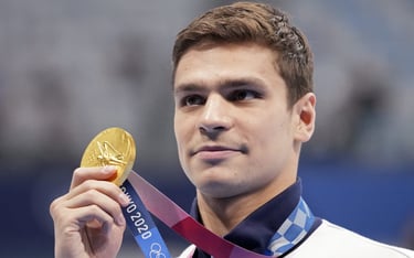 Jewgienij Ryłow zdobył na igrzyskach w Tokio dwa złote medale w wyścigach na 100 i 200 metrów stylem