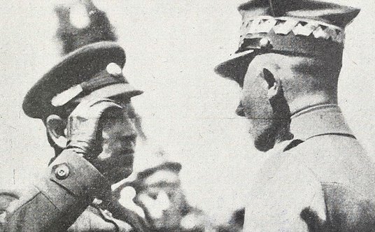 Ataman Petlura wita się z gen. Edwardem Śmigłym-Rydzem. Kijów, maj 1920 r.