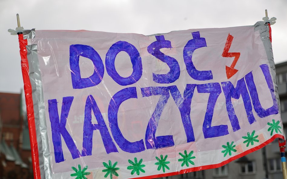 „Po decyzji trybunału Przyłębskiej to młodzież zalała całą Polskę falą protestów. Starsi w obawie pr