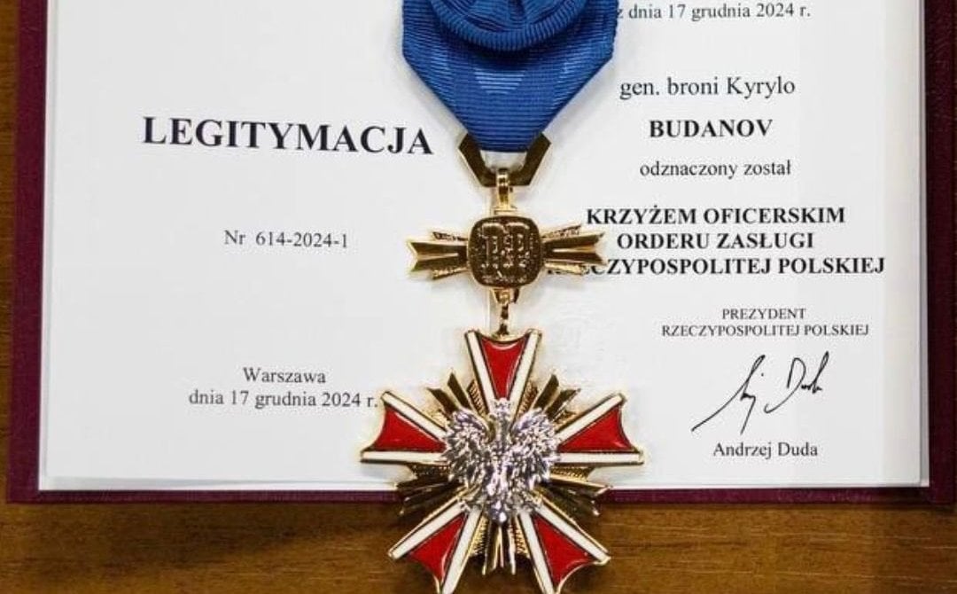 „Nieprzyjazny akt”. Ukraińcy oddają polskie odznaczenia po decyzji Nawrockiego