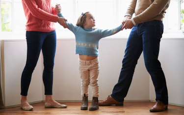 Kontakty z dzieckiem po rozwodzie: na czym polega opieka naprzemienna