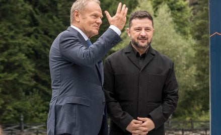 Donald Tusk i Wołodymyr Zełenski podczas spotkania Karpackiej Ósemki w Hucie w obwodzie iwanofrankiw