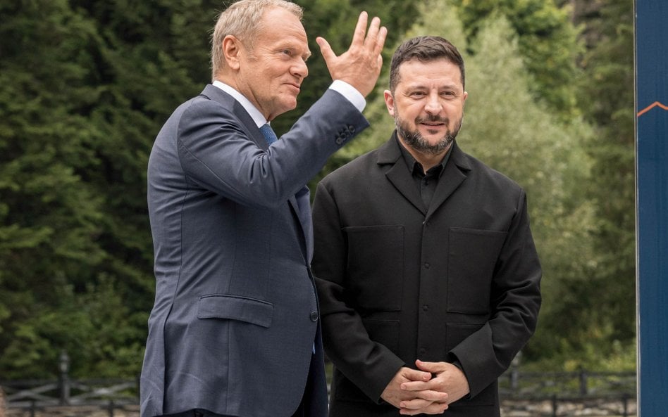 Donald Tusk i Wołodymyr Zełenski podczas spotkania Karpackiej Ósemki w Hucie w obwodzie iwanofrankiw