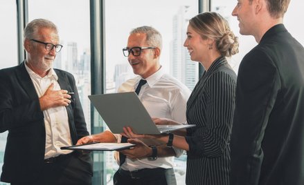 Seniorzy mają ustąpić młodym