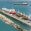 Port w kazachskim Aktau. Liczące ok. 380 km połączenie światłowodowe na dnie Morza Kaspijskiego pomi