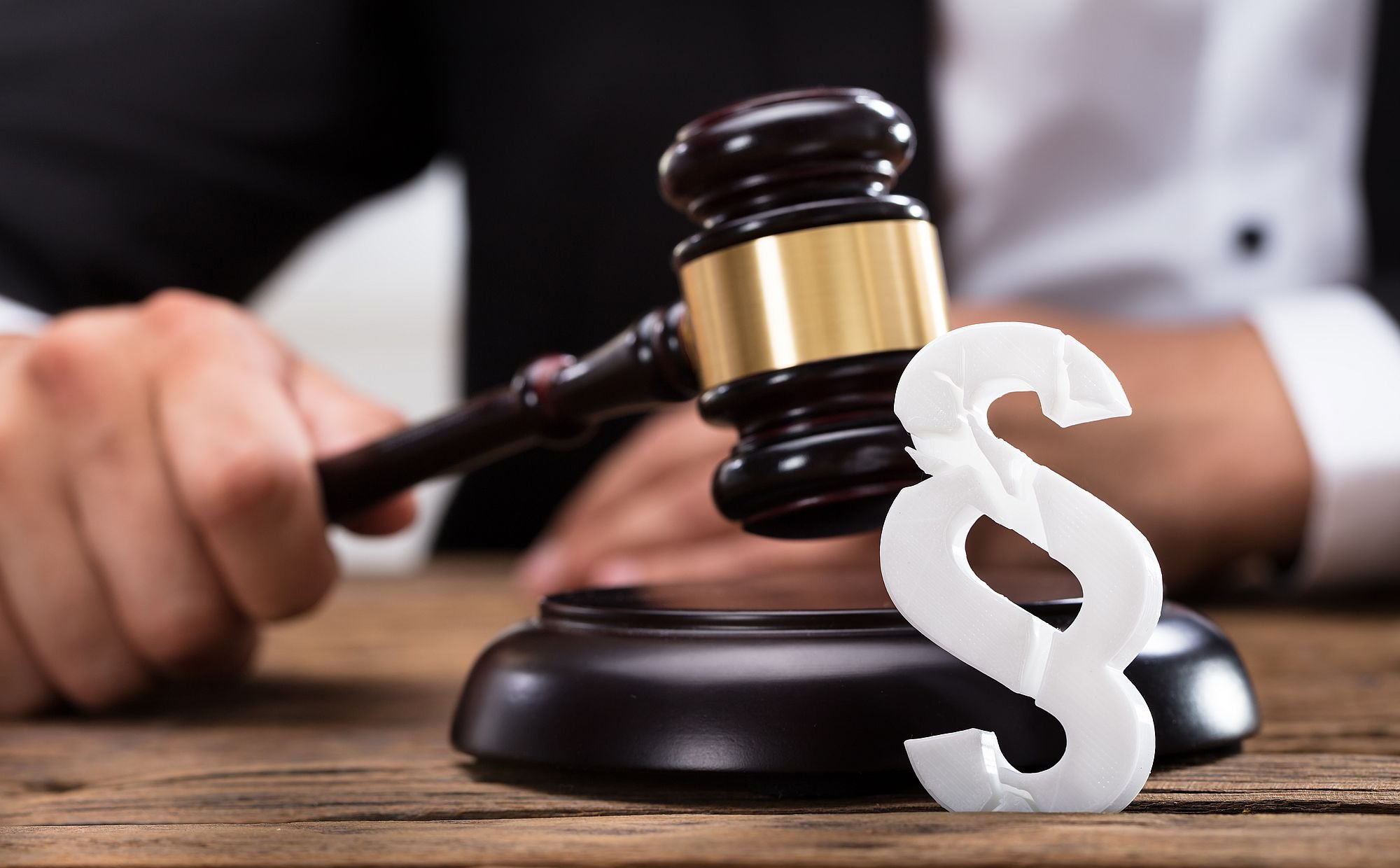 Świat pogrąża się w recesji rządów prawa. Polska wyjątkiem