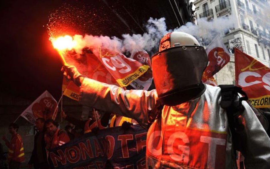 "Chcemy strajku generalnego" - skandowali demonstranci (na zdjęciu manifestacja w Marsylii)