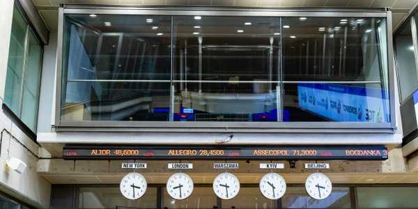 Czwartek na rynku: Mocne PKO BP, CCC zostaje w MSCI, XTB się tłumaczy