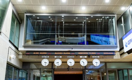Czwartek na rynku: Mocne PKO BP, CCC zostaje w MSCI, XTB się tłumaczy