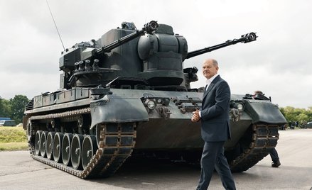 Kanclerz Olaf Scholz (na zdjęciu przed czołgiem Gepard) zapewnia, że Niemcy nie będą naciskać na Kij