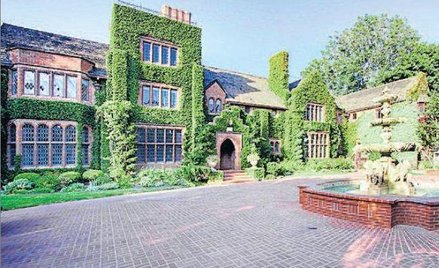 Ozdobą posiadłości Nicholasa Cage’a w Bel Air były prywatne kino i olimpijski basen. Teraz zajął ją 