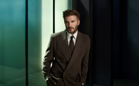 Do trendu corpcore nawiązuje kolekcja jesień/zima 2024 marki Hugo Boss. Jedną z jej gwiazd jest Davi