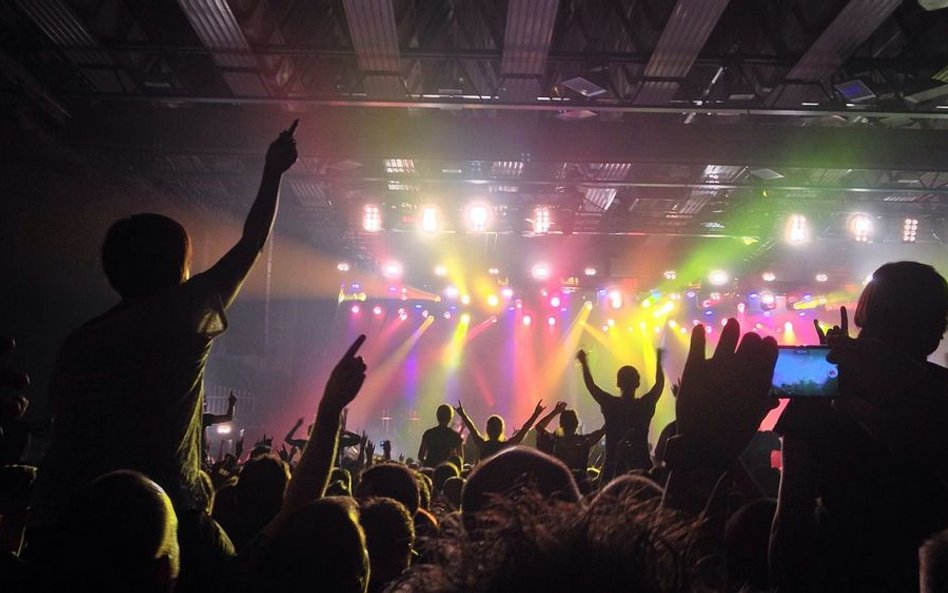 Niemieccy naukowcy organizują eksperymentalny „koronakoncert”