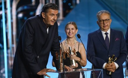 Nagrodzony Złotymi Lwami za film "Przez ścianę" reżyser Maciej Sobieszczański na Gali zakończenia 51