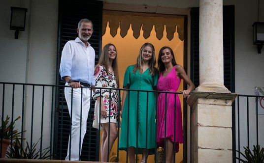 Filip VI z rodziną.