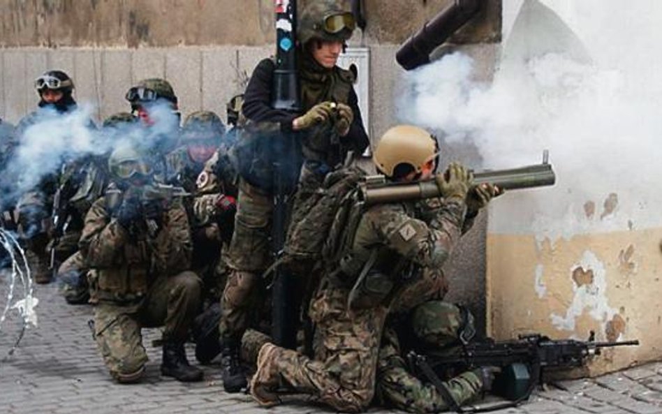 Obrona Narodowa.pl ma doświadczenie w ćwiczeniach paramilitar- nych. Na zdjęciu takie szkolenie w Wo