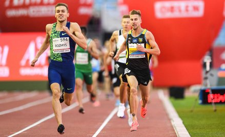 Bieg na 1500 m. Finiszują Michał Rozmys i Marcin Lewandowski
