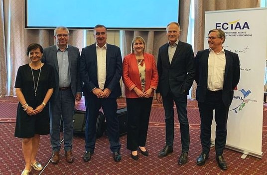 Zarząd ECTAA, od lewej: Daniela Stojewa, Paweł Niewiadomski, Boris Zgomba, Heli Mäki-Fränti, Frank O