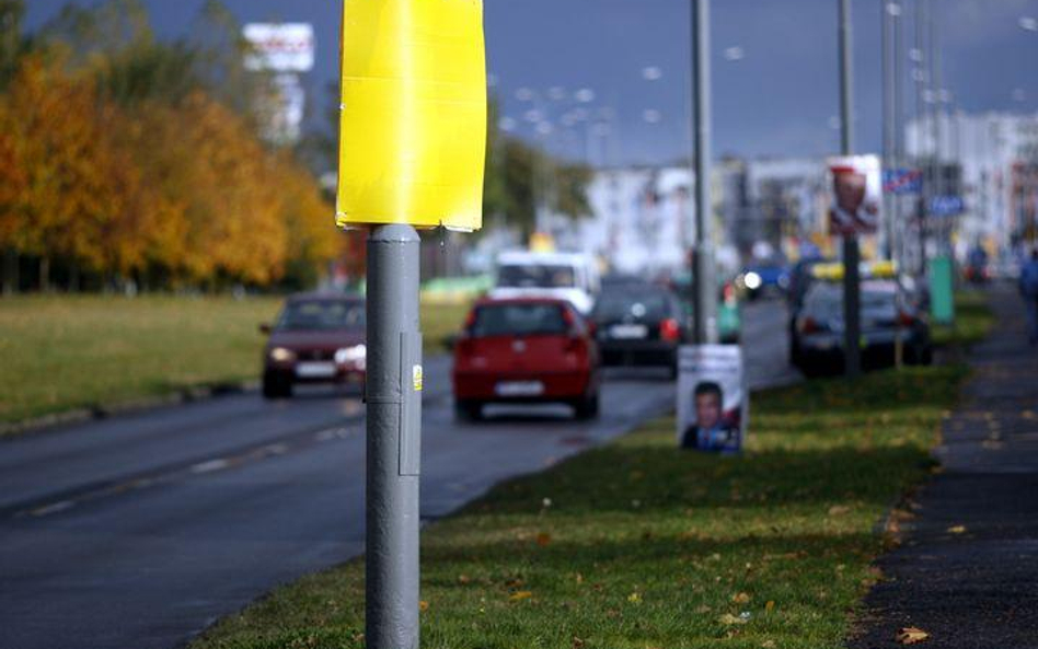 Zasłonięty plakat wyborczy przed wyborami parlamentarnymi w 2007 roku