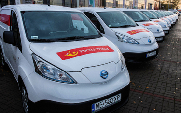 Poczta Polska stawia na elektromobilność. Wybrała elektryczne Nissany e-NV200