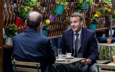 Koronawirus. Francja: Luzowanie obostrzeń. Macron wypił kawę w kawiarni