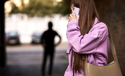 48 proc. kobiet i 33 proc. mężczyzn w Polsce ma poczucie osobistego zagrożenia przestępczością.