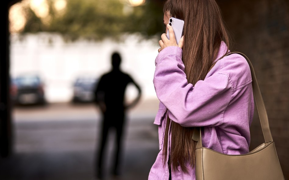 48 proc. kobiet i 33 proc. mężczyzn w Polsce ma poczucie osobistego zagrożenia przestępczością.