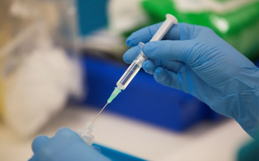 Sondaż: Czy szczepionka przeciw COVID powinna być w Polsce obowiązkowa?