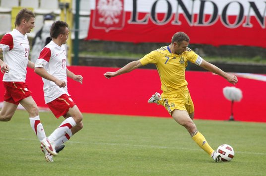 2010 rok, mecz towarzyski Polska - Ukraina na stadionie Widzewa w Łodzi. Andrij Szewczenko przy piłc