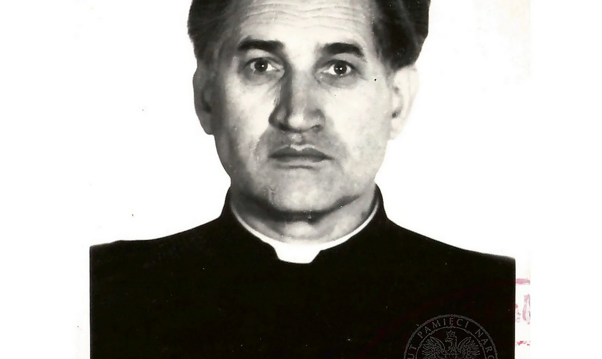 Ofiary księdza-pedofila przerywają milczenie. "Pocałunek za obrazek z papieżem"