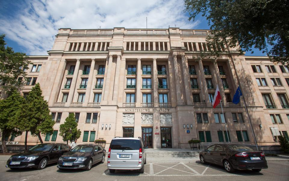 Ministerstwo Finansów wyjaśnia ws. konsultacji uchwalonych przepisów