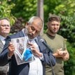 Dyrektor gdańskiego oddziału IPN dr Marek Szymaniak (z lewej), naczelnik Oddziałowej Komisji Badania