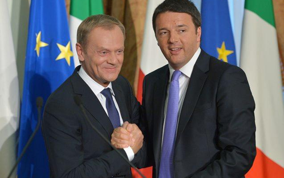 Tusk i Renzi na poniedziałkowej konferencji prasowej w Rzymie