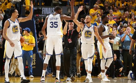 Finały NBA: Świetna gra LeBrona to za mało. Pierwszy mecz dla GSW