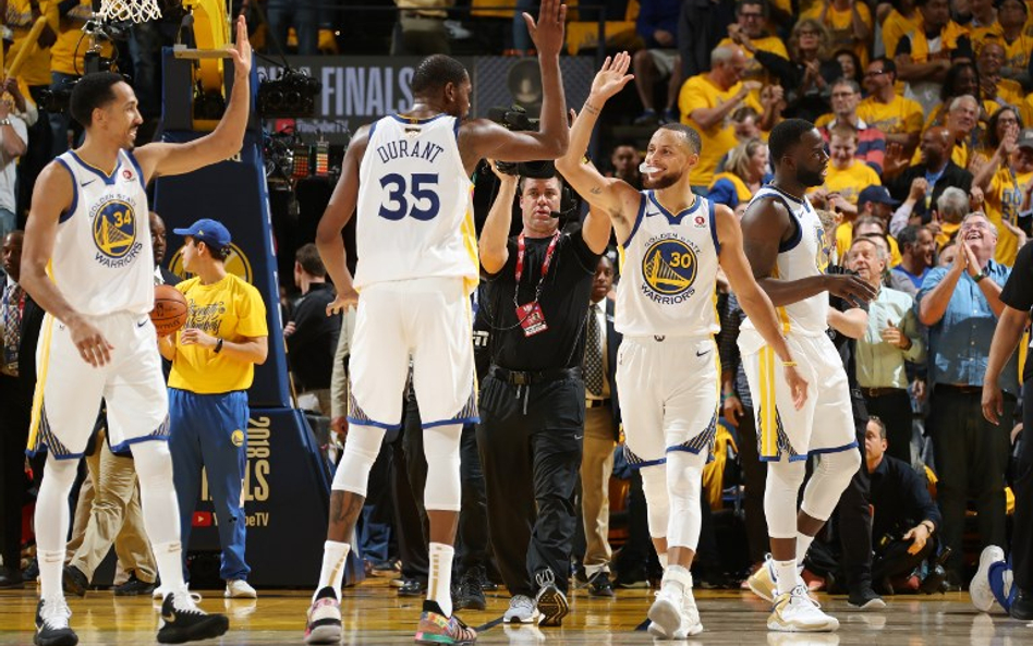 Finały NBA: Świetna gra LeBrona to za mało. Pierwszy mecz dla GSW