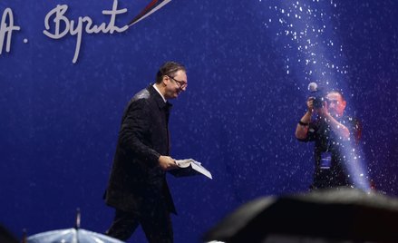 Prezydent ma kłopoty? To może zorganizujmy wiec poparcia dla niego? Albo jakąś awanturę? Aleksandar 