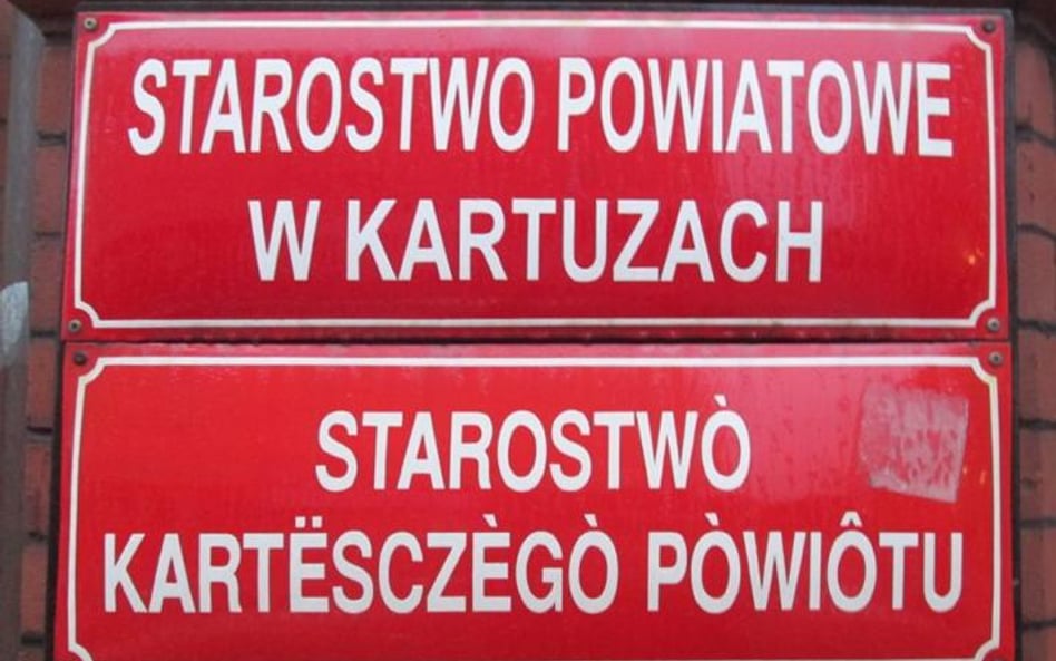 W powiecie kartuskim i ościennych język kaszubski jest obecny w przestrzeni publicznej od dawna. Wie