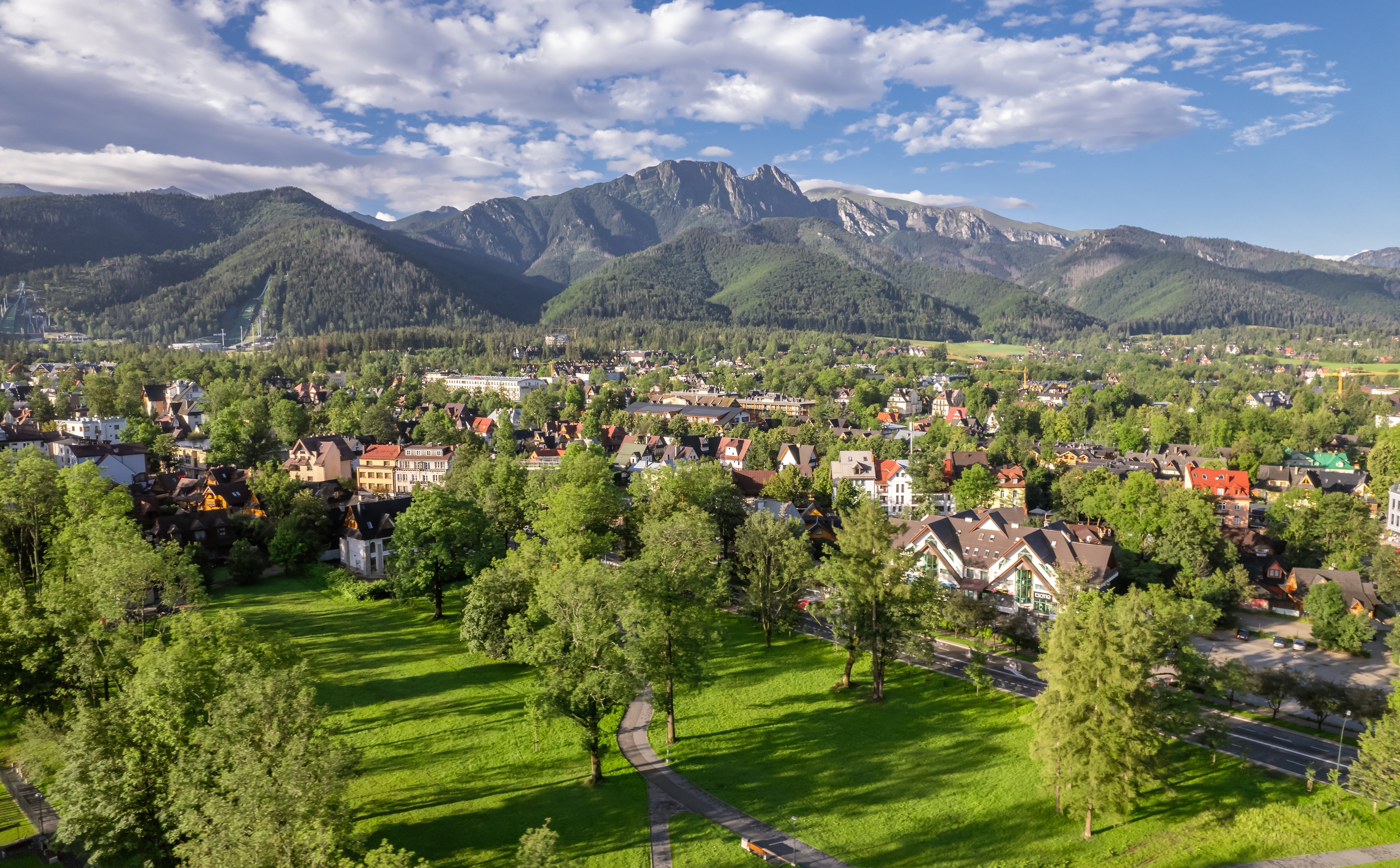 Polacy chcą odkrywać miejsca na wakacje w kraju