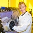 Olga Malinkiewicz w laboratorium we Wrocławskim Parku Technologicznym