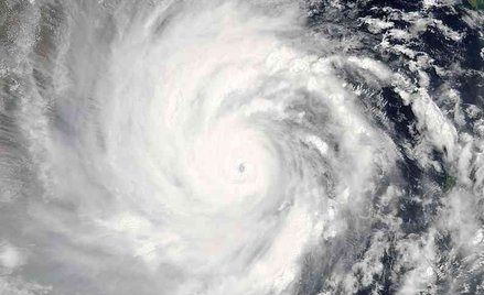 Potężny cyklon uderzy w Indie i Bangladesz w ciągu 36 godzin