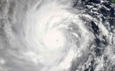 Potężny cyklon uderzy w Indie i Bangladesz w ciągu 36 godzin