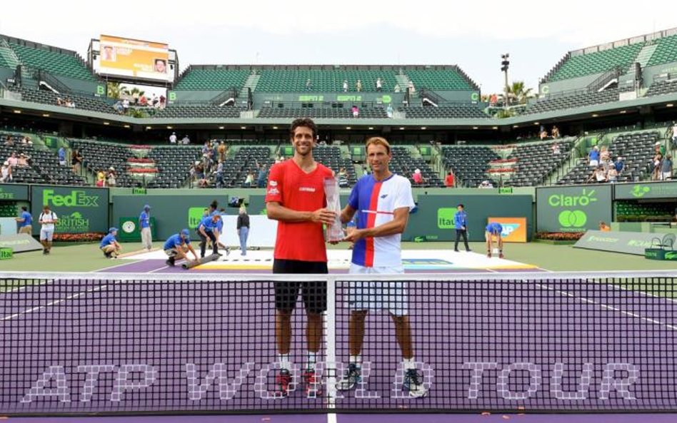 Marcelo Melo i Łukasz Kubot po zwycięstwie na centralnym korcie w Miami.