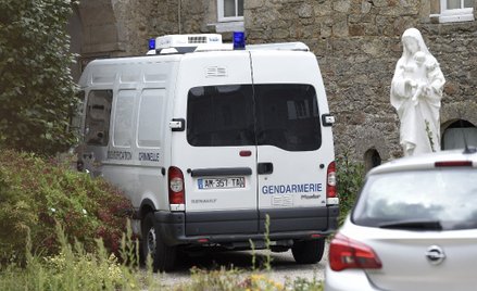 Francja: Podejrzany o podpalenie katedry imigrant przyznał się do zabicia księdza
