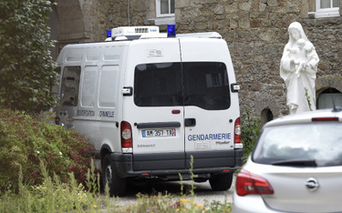 Francja: Podejrzany o podpalenie katedry imigrant przyznał się do zabicia księdza