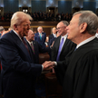 Donald Trump i prezes Sądu Najwyższego John Roberts