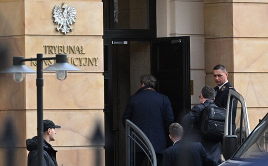 Tak wyglądało wejście sędziów TK do siedziby Trybunału Konstytucyjnego w Warszawie.