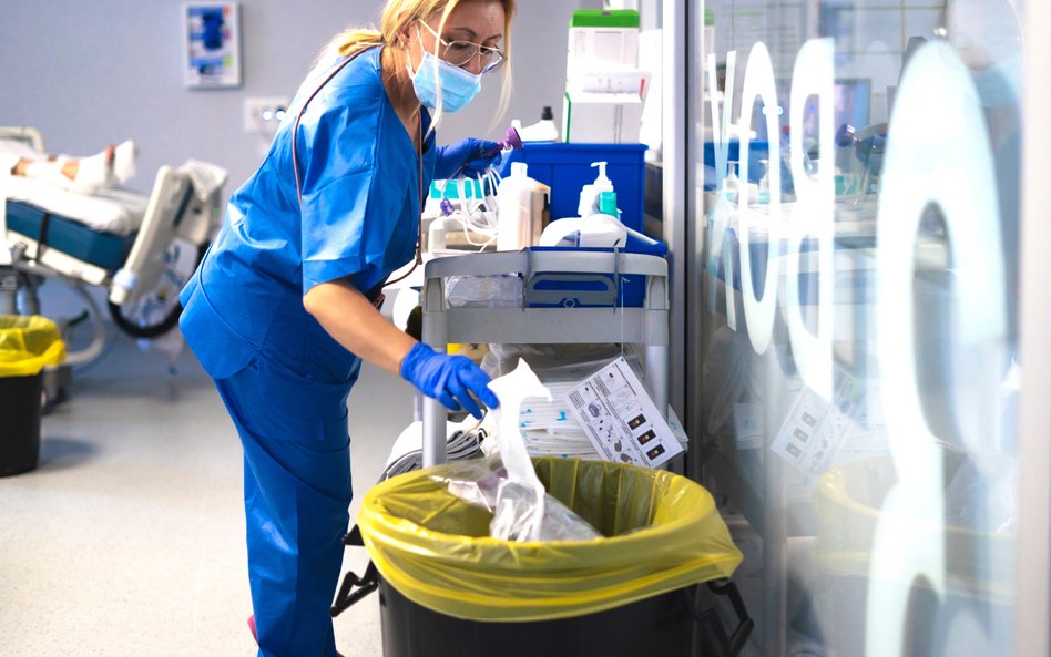 Opiekunowie medyczni nie będą sprawować opieki nad uczniami. Zmieniono plany