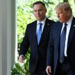 Waszyngton, 24 czerwca. Prezydenci Andrzej Duda i Donald Trump w drodze na konferencję w Ogrodzie Ró