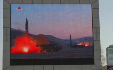 Korea Północna wystrzeliwuje rakiety w kierunku Japonii