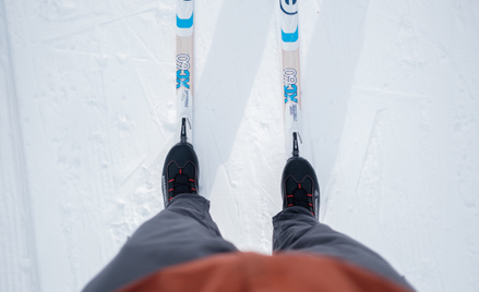 Narciarstwo biegowe wywodzi się ze Skandynawii, podobnie jak słowo „ski”, które pochodzi od staronor
